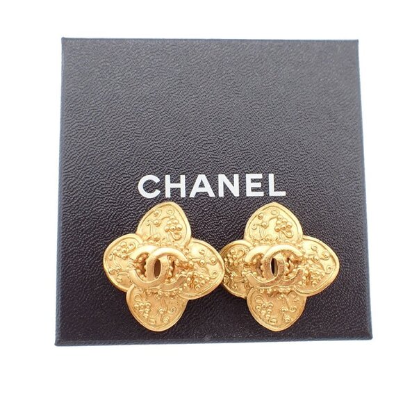 CHANEL CC Logo Flower Button Earrings 96 A Clip-On Gold-Plated Vintage 76RF532 - Picture 1 of 10